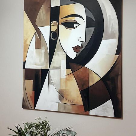 Ultra Central Nice Ap Chisinau Luaran gambar